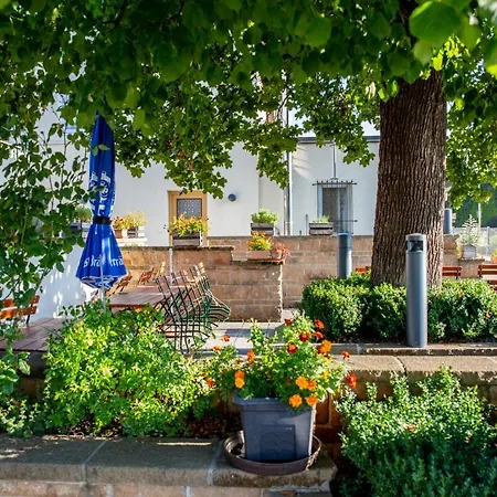 Hotel-linde-restaurant Monika Bosch Und Martin Bosch Gbr